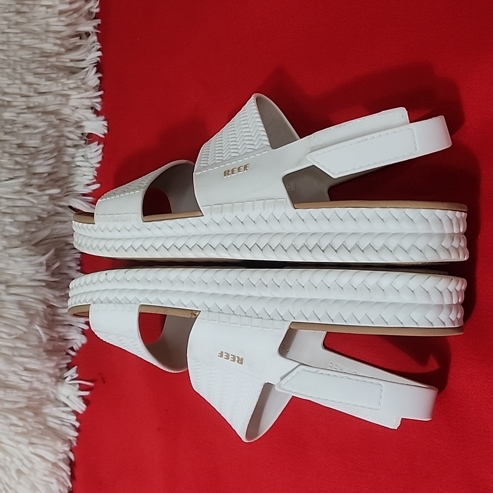 Reef White and Tan Women's Sandals - Picture 5 of 9